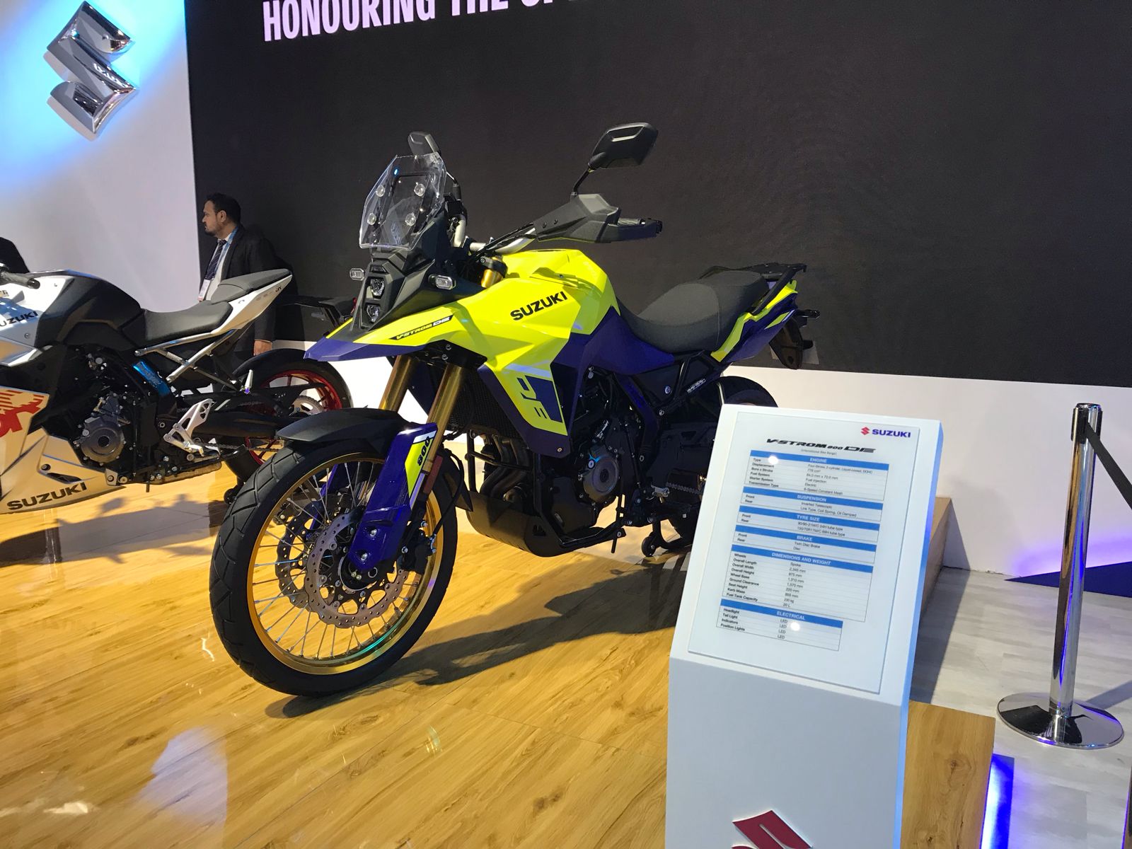 Honda XL750 Transalp vs Suzuki V-Strom 800 DE