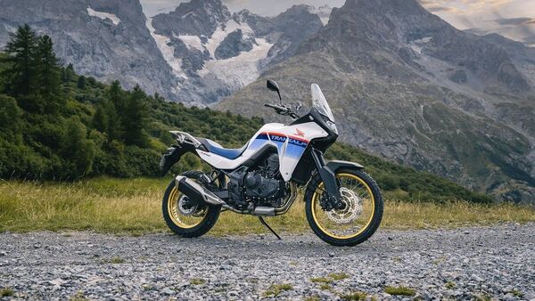 Honda XL750 Transalp vs Suzuki V-Strom 800 DE