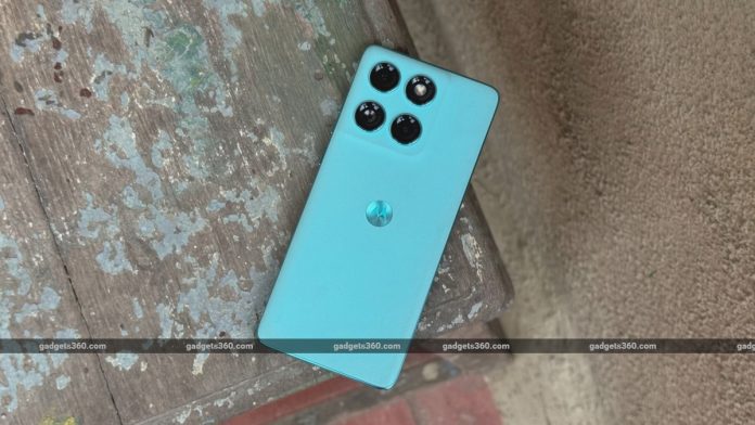 motorola edge 60 fusion design familiar gadgets 360 MotorolaEdge60Fusion  Motorola